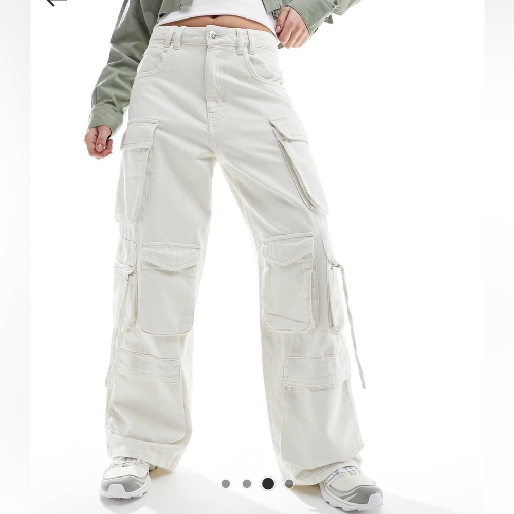 NWT Stradivarius white cargo pants 8